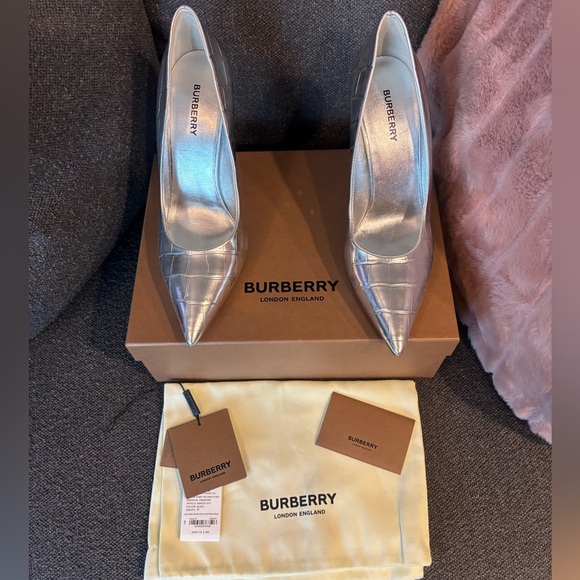 Burberry Aubri 100 Croc Embossed Silver Leather Pumps size 40 - Picture 1 of 9